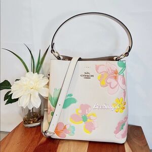 Coach Town Bucket Bag With Dreamy Land Floral Print‎